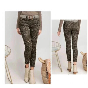 🆕Easel Distress Faded Olive Zebra Print Skinny Pants🆕